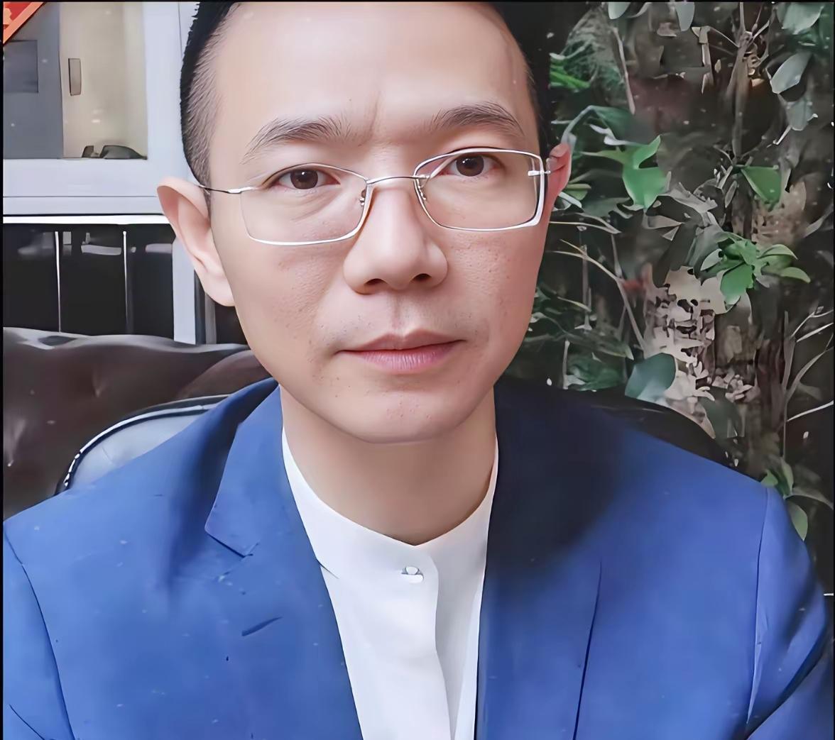 真正让人敬佩的律师，从不是靠话术包装，而是用坚守与品行站稳脚跟。李圣律师用六年陪