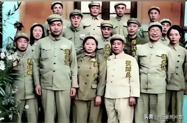 1952年9月，青海西宁，即将调离西北的“独臂虎将”贺炳炎与夫人姜平，被张宗逊、