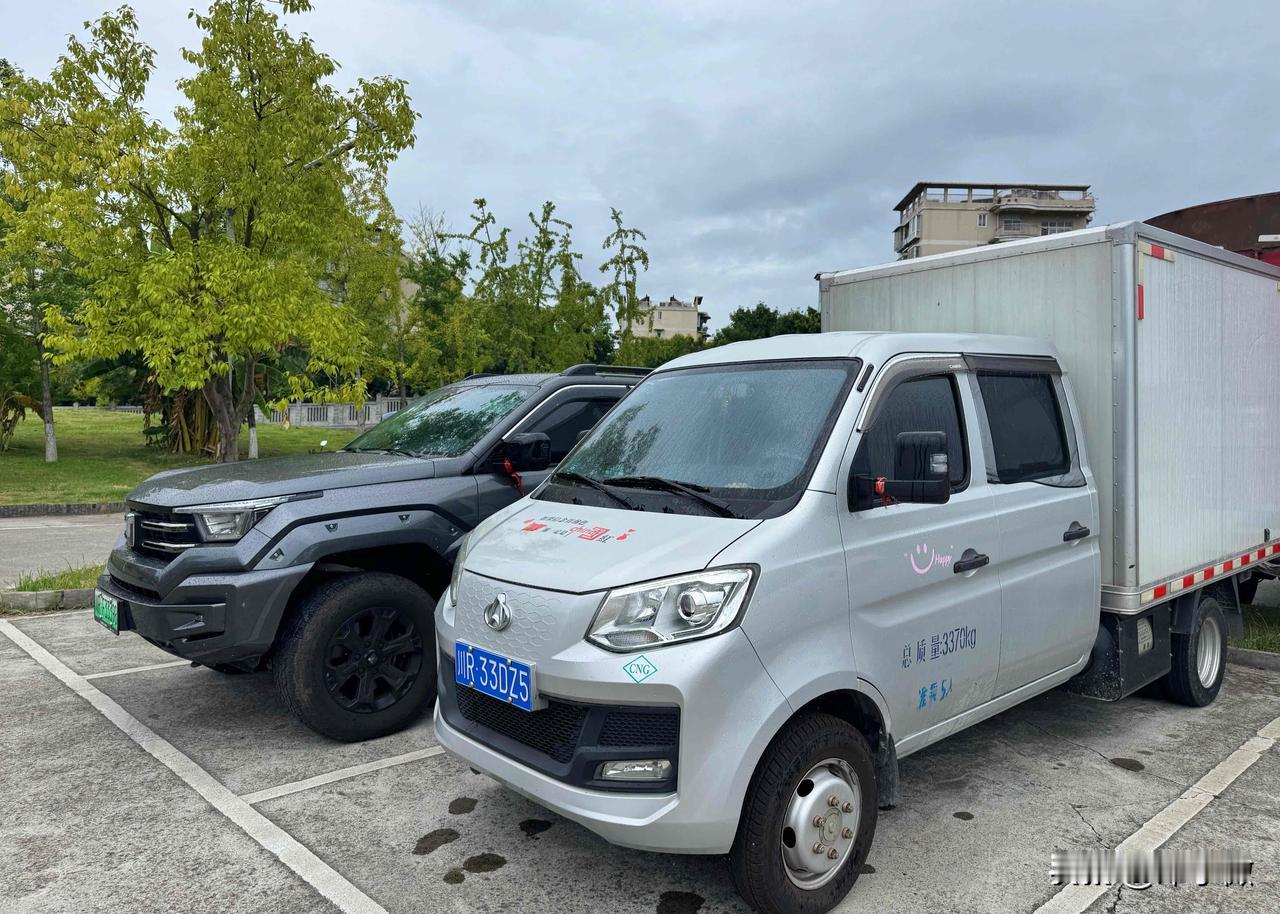 我回到南充了，又到孩子开学的时间。
人到中年，上有老下有小，肩上全是实实在在的责