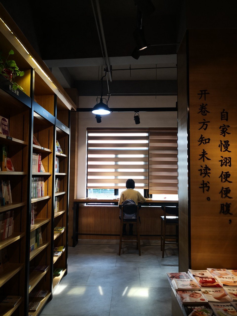 28个小细节，让你成为更靠谱的人1.每天早上起来，刷完牙后，喝一杯温水。但是首先