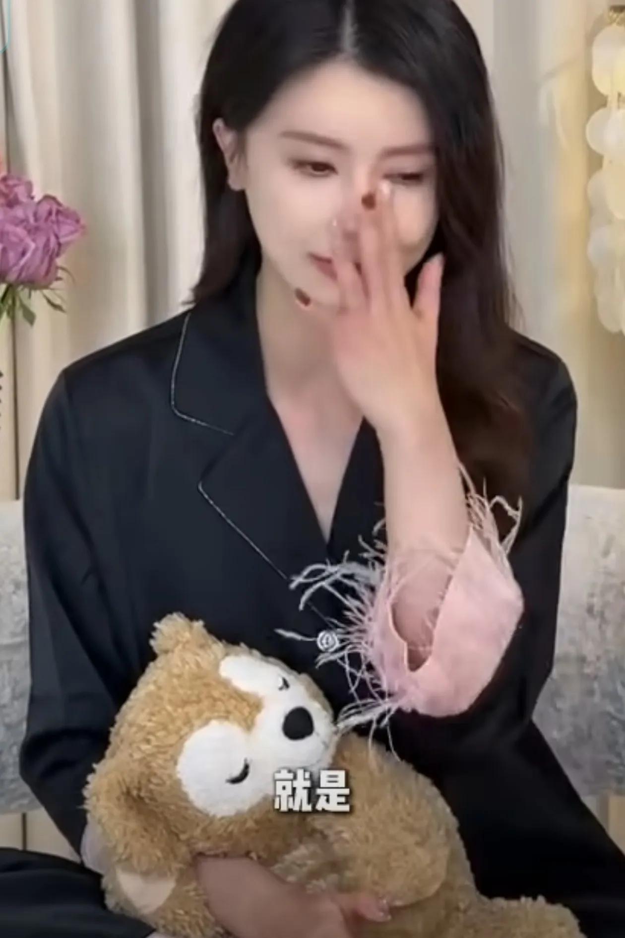甘薇和贾跃亭离婚，甘薇否认离婚是为了转移40亿资产，她说自己当年在公司市值达到1