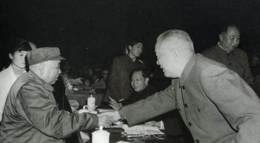许世友八十大寿，家乡官员登门祝寿，他却只想回乡种地住茅草房？
1956年冬，北京
