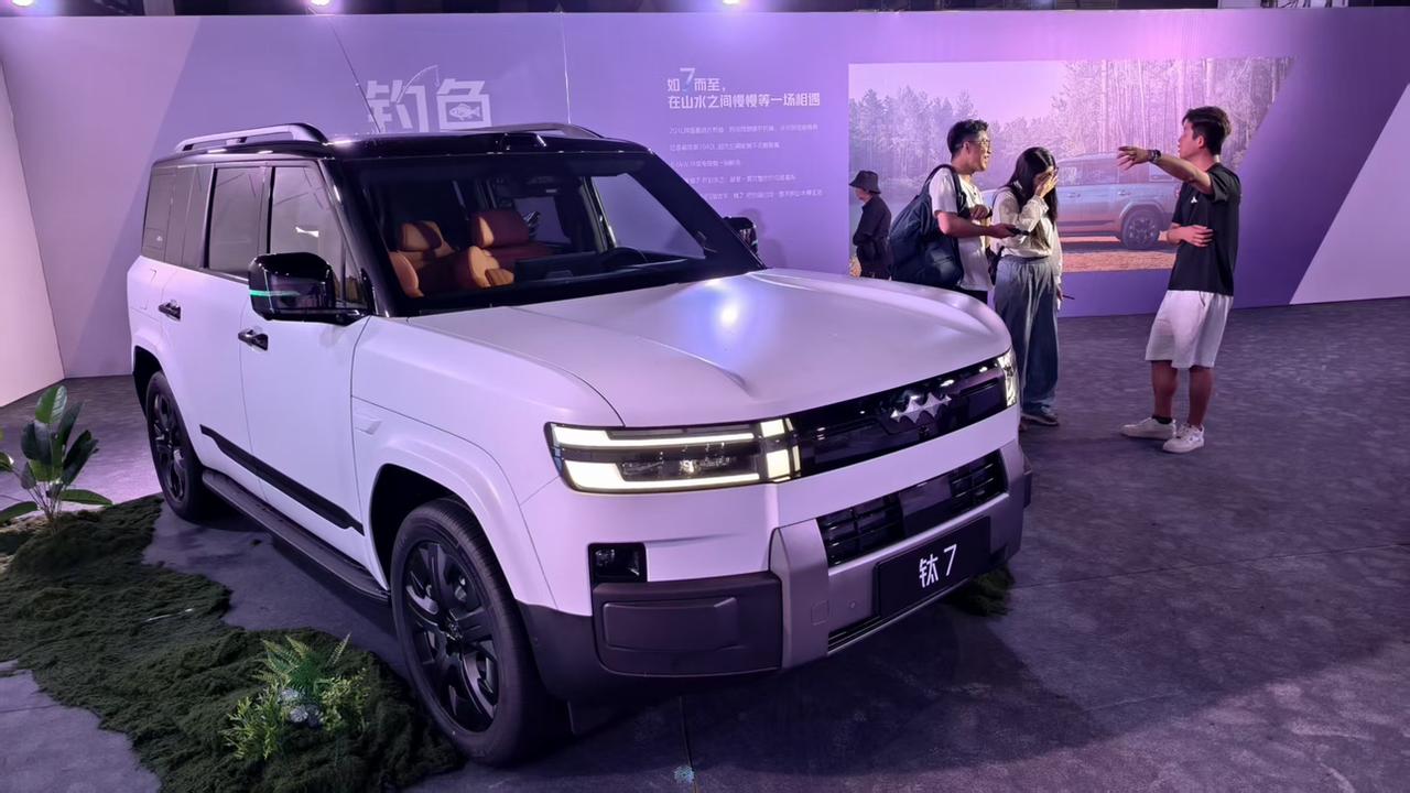 连方程豹钛7都把闪充铺货了！
本来钛7就很火爆
等车都等到我老板傻了
现在上钛7