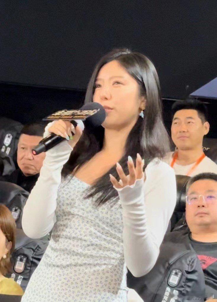 #蛟龙小队喊口号给黄轩新片打call#浪姐助威团何洁、赵奕欢来支持好姐妹柳岩的新