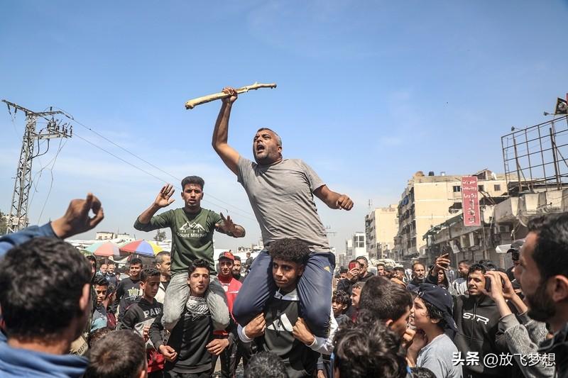 美国爆发“反特朗普示威”这事儿挺值得琢磨。特朗普执政时，他的一些政策就争议不断，