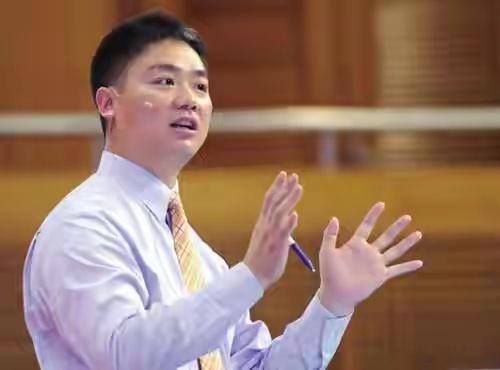 小利说事 1992年，刘强东680分考上中国人民大学，1994年，伍继红692分