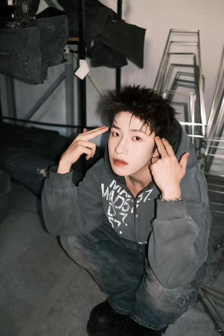 球赛季解说少不了德云社万万没想到种地少年碰上德云相声爱好者，二人放下本职身份，单