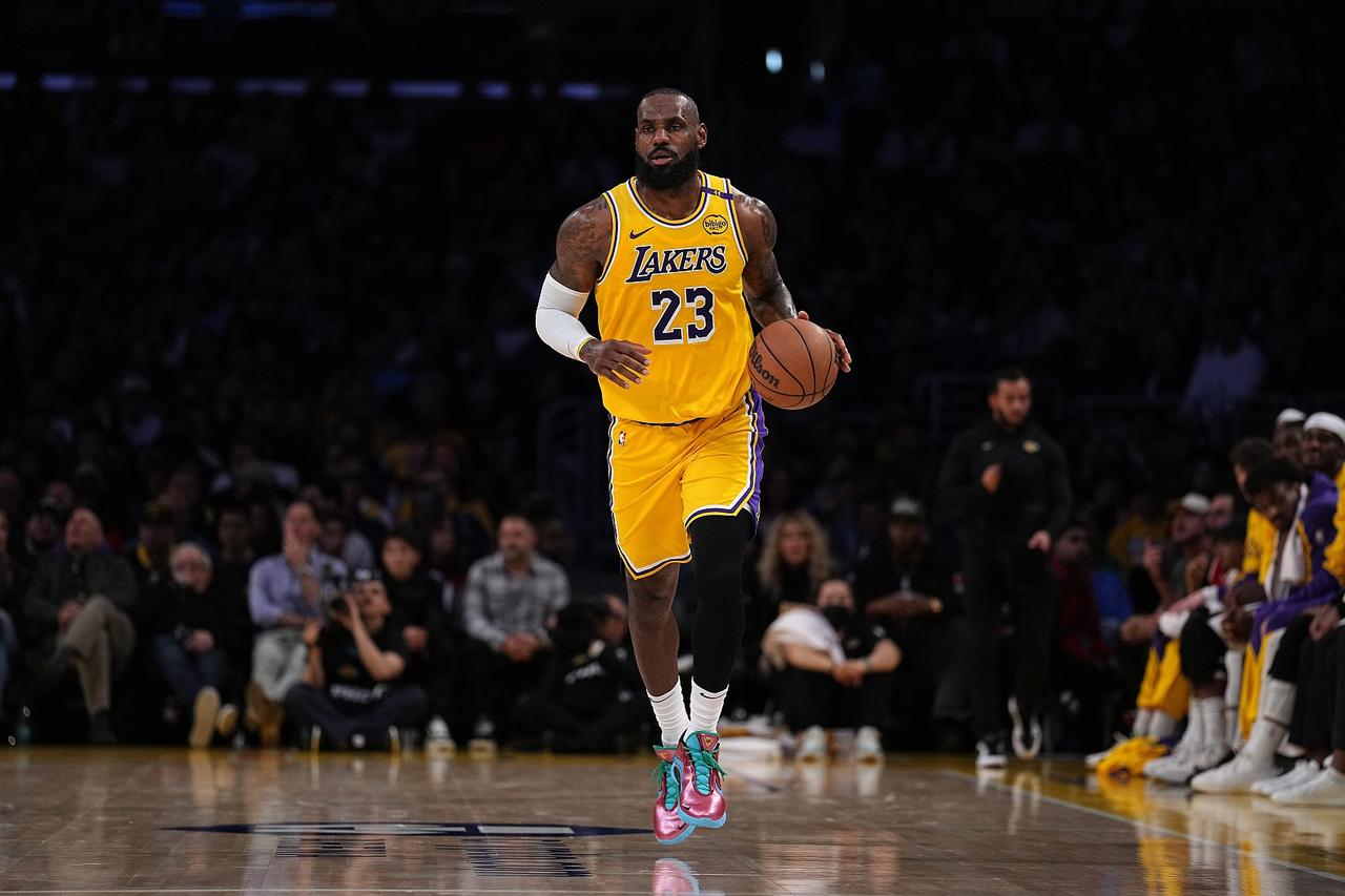 詹姆斯: 这新规为什么不早点实行!

今日，NBA公布了新赛季的一条新规: 节末