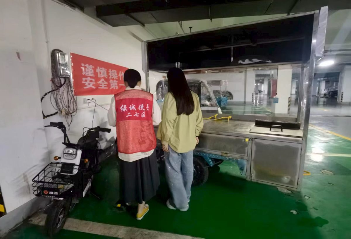 玉晖园社区：巾帼暖心送服务 安全宣传入民心