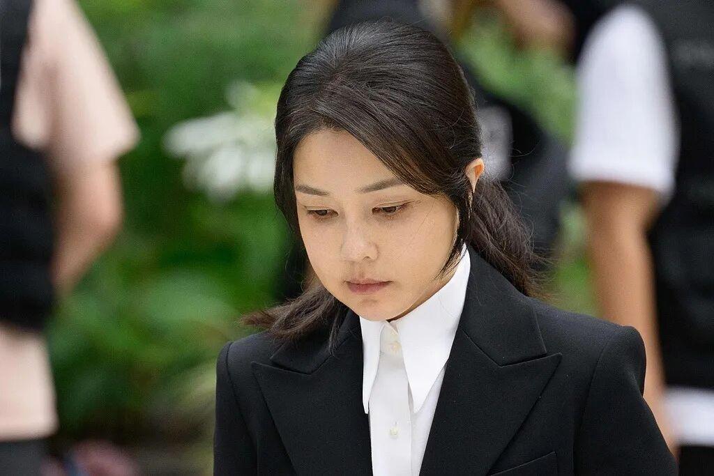 大结局！金建希获从轻发落，涉嫌“卖官鬻爵”获刑5年。
 
9月22日下午，韩国首