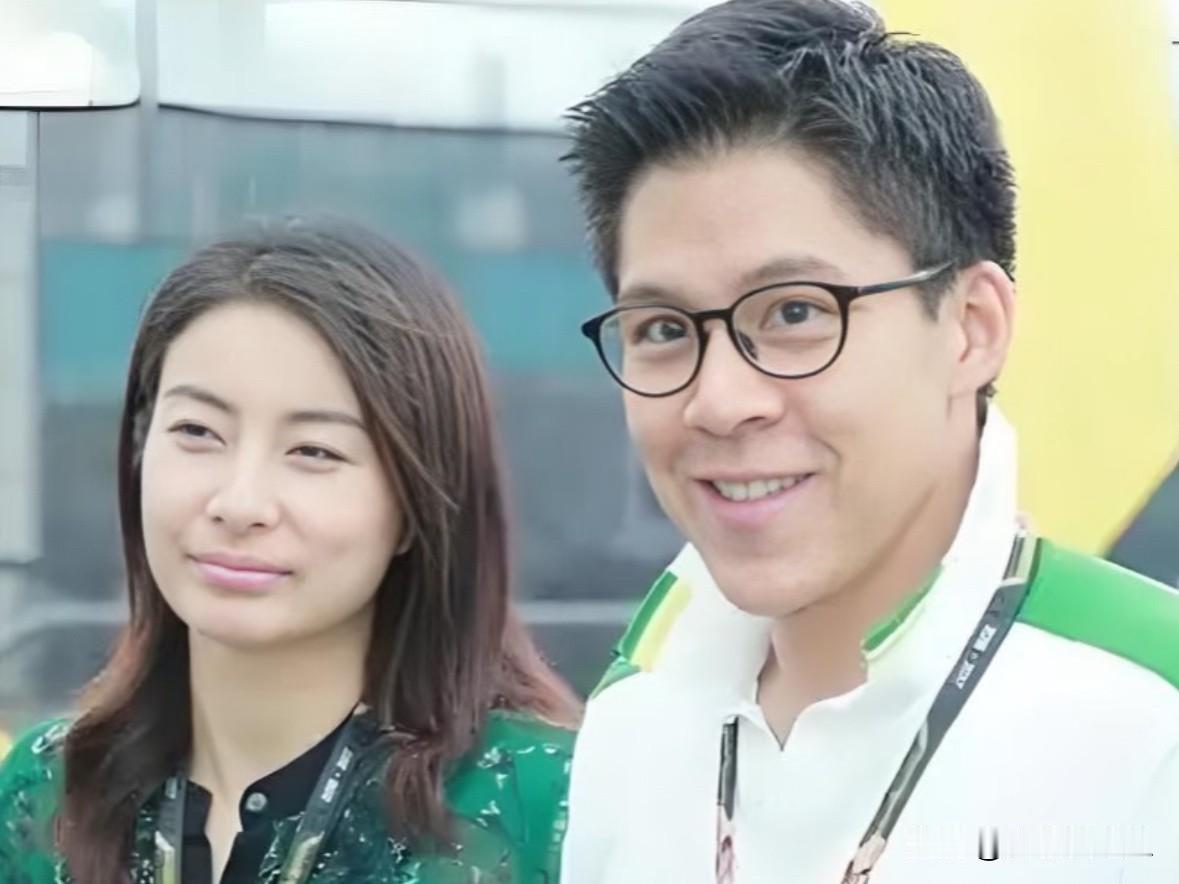 霍震霆不用担心养老问题了
霍启刚昨天代表家族集团发言
背后意义重大，标志着霍家新