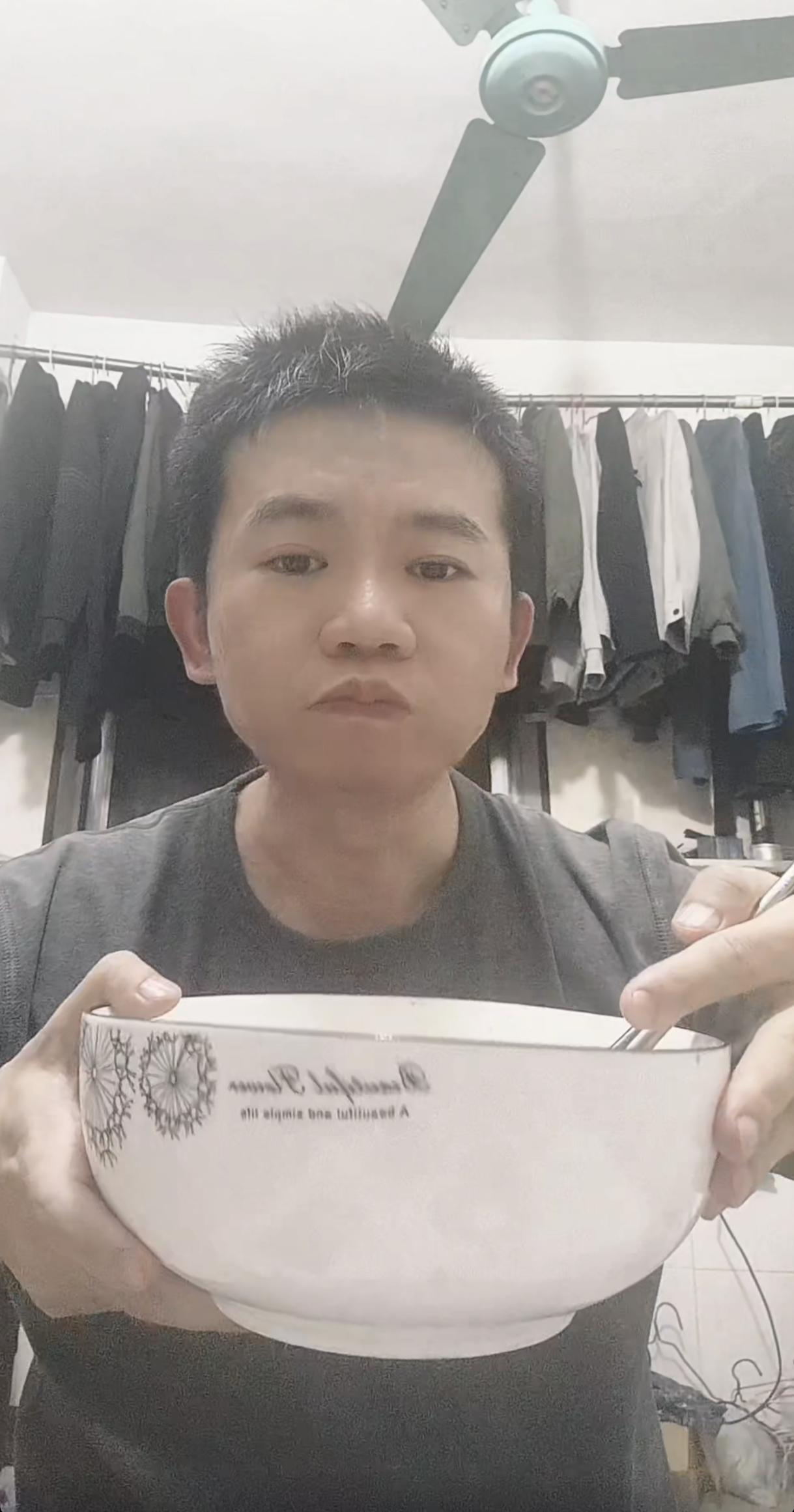 年过完了，小舅子说要来广州投奔阿光了，广州黄埔区有没有什么合适的工作可以帮忙推荐