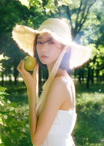 张艺凡夏日青苹果张艺凡青苹果头像夏日青苹果 ​​​