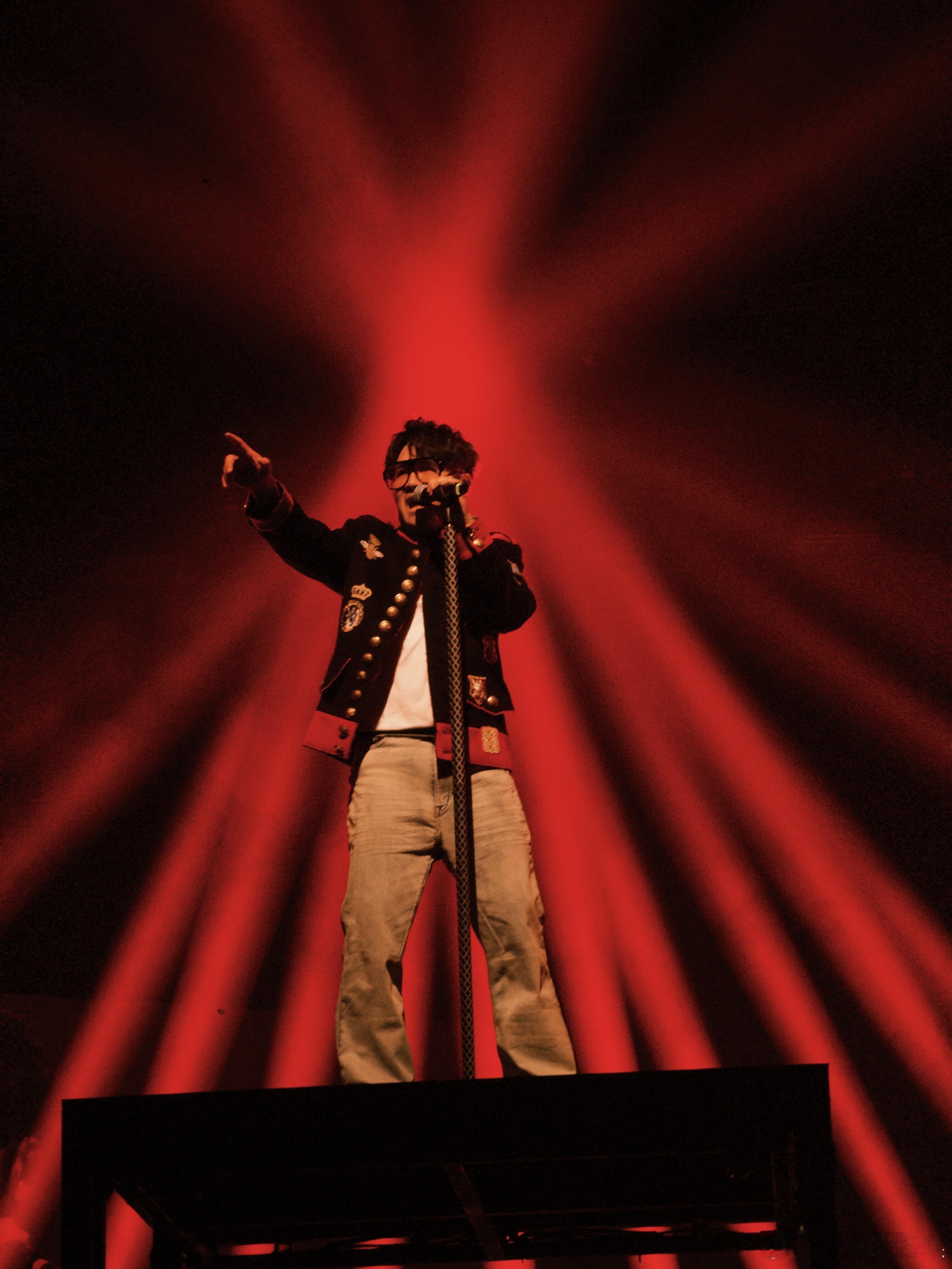 曹格上海演唱会学龙在天夹子音曹格也太懂我们大家想看什么了，而且这一次的演唱会也是