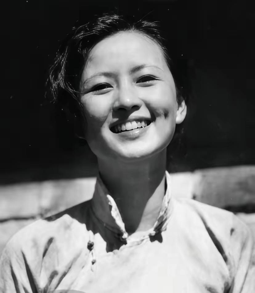 人间偶遇奇女子，
世外忽逢寄迹人。
横批：《人间与世外》
