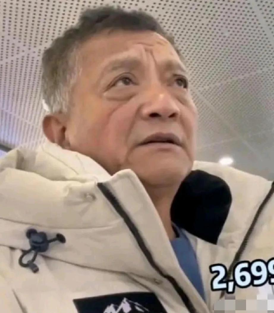 国产品牌波司登也让人高攀不起了！


以前的波司登羽绒服，两三百块钱就能买件当年