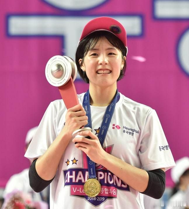 国际排坛动态韩国女排李在英：下赛季继续以球员身份投身排球运动 姬路俱乐部于12日