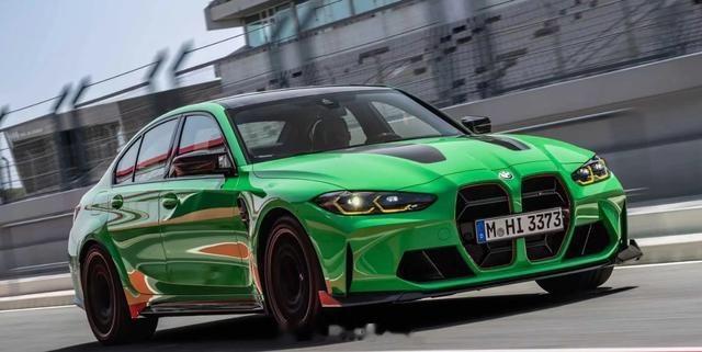 #汽车资讯# 【宝马全新M3 CS亮相：外观内饰优化，性能全面进化】宝马官方近日