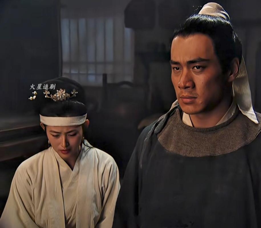 近日，看了《水浒》原著，偶然发现，害死武大郎的根源，似乎不在潘金莲，我觉得更大的