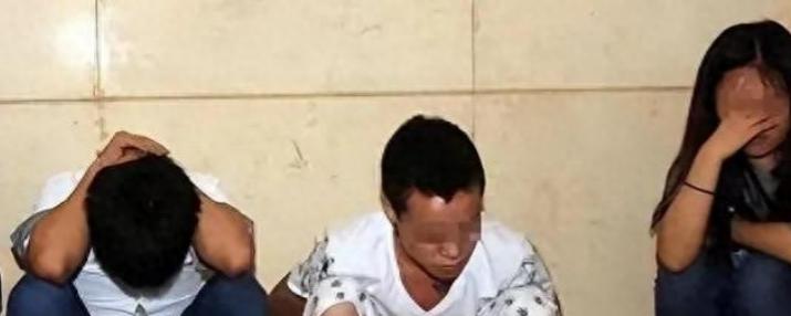 甘肃一起典型聚众淫乱案，荒唐细节曝光，网友：真会玩！两男子为证“没吹牛”当众重演