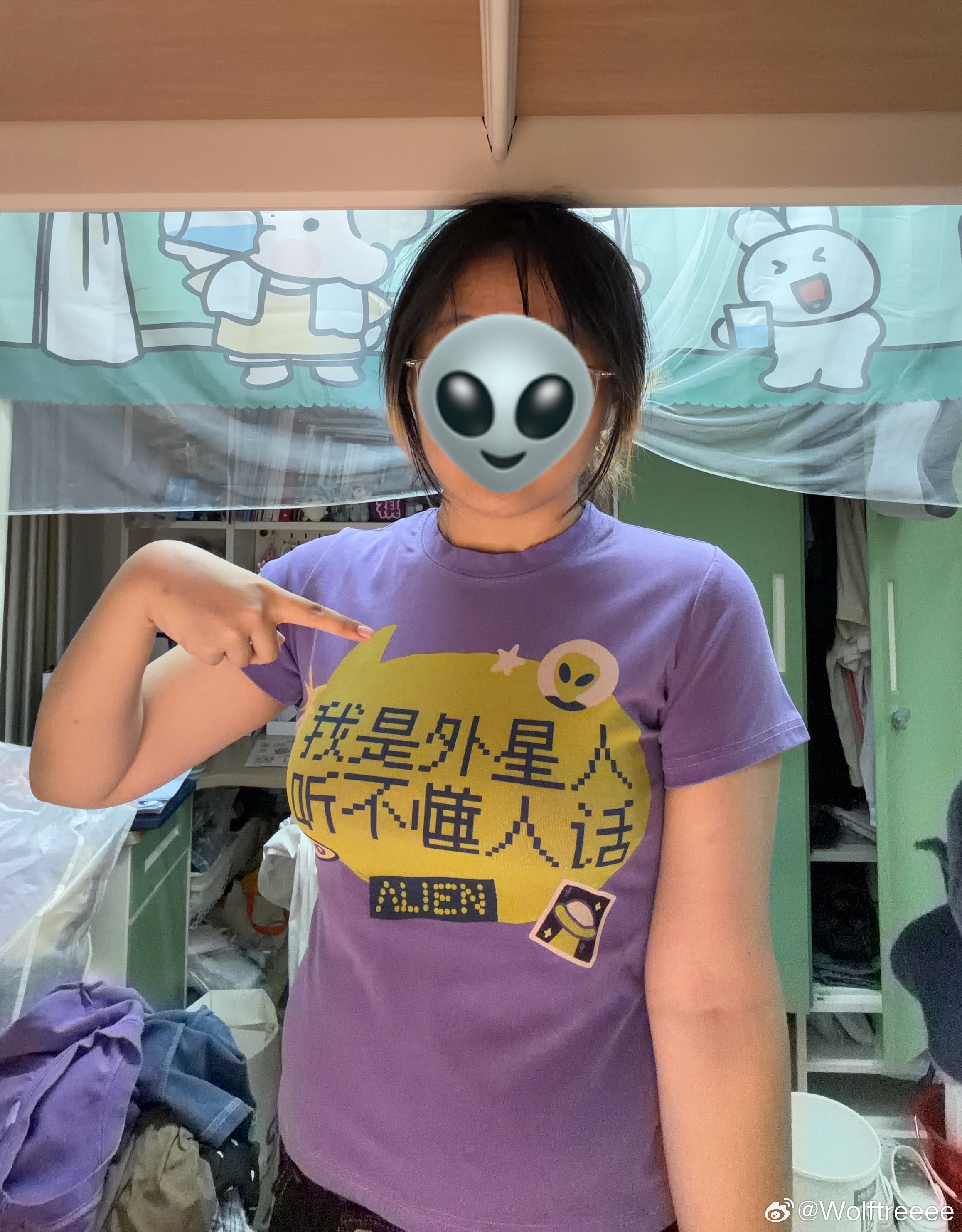 谢特这个修身的对我来说有点小了但是图案太屌丝了啊哈哈啊啊啊 
