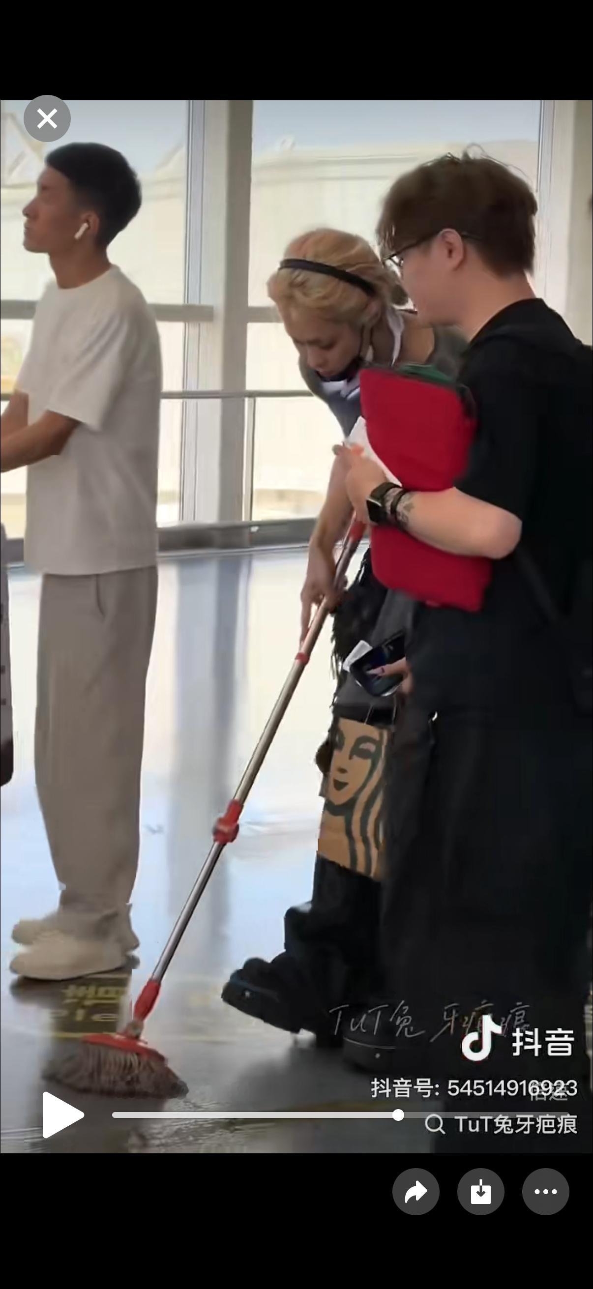 没十年脑血栓干不出来这事 