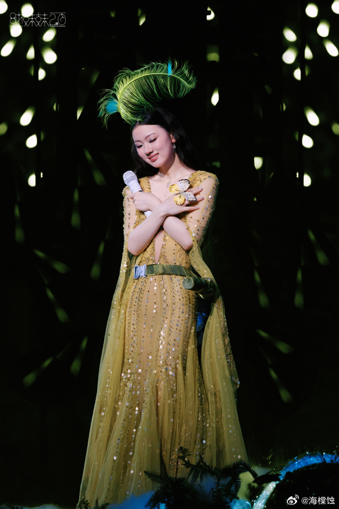 单依纯纯妹妹2.0演唱会开票在即心里格外激动，已经开始脑补现场大合唱的画面，氛围