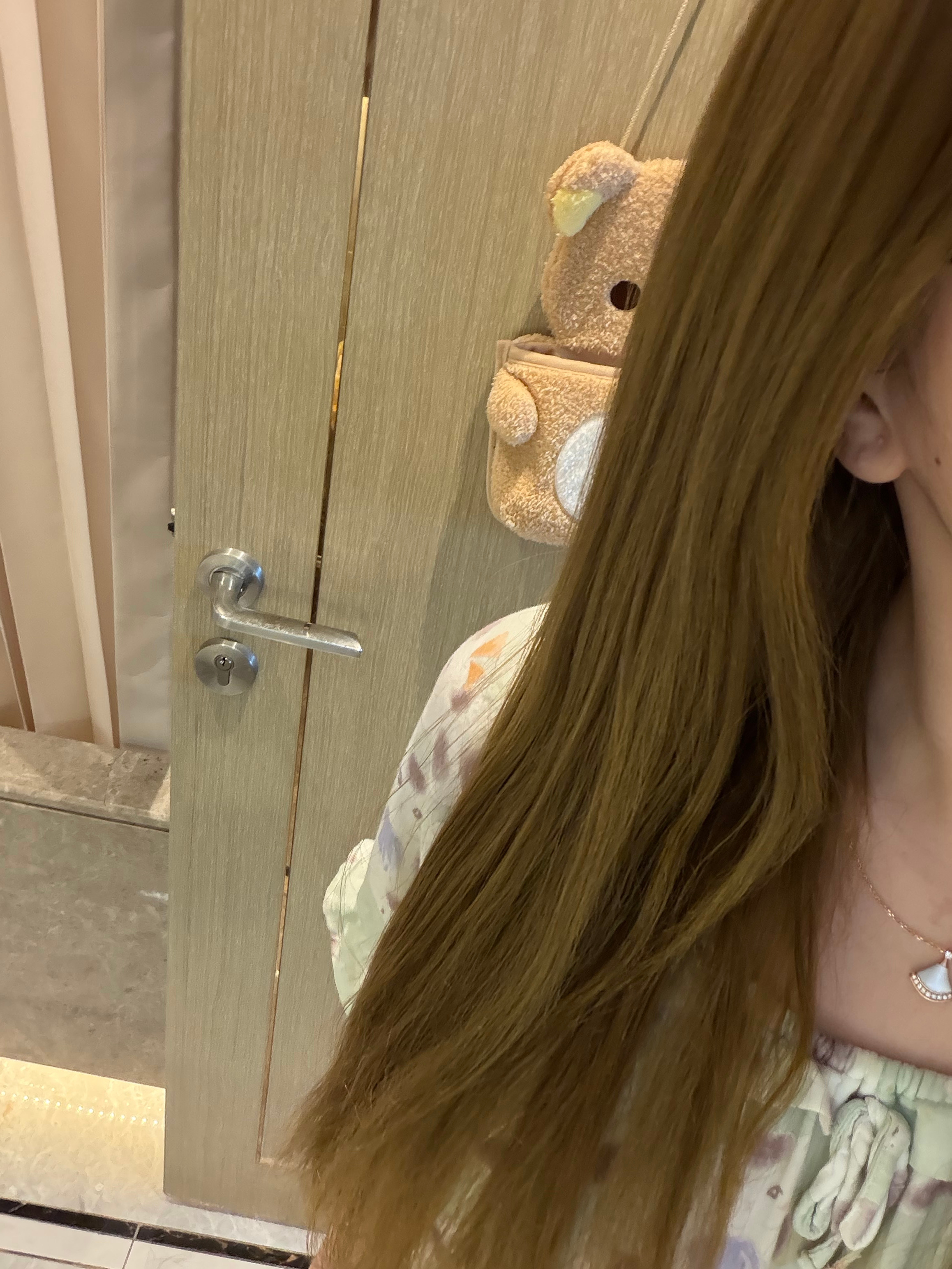 前两天分享的这个护发乳第一次用护发乳，用下来感觉确实比一般护发精油强一些，抓完很