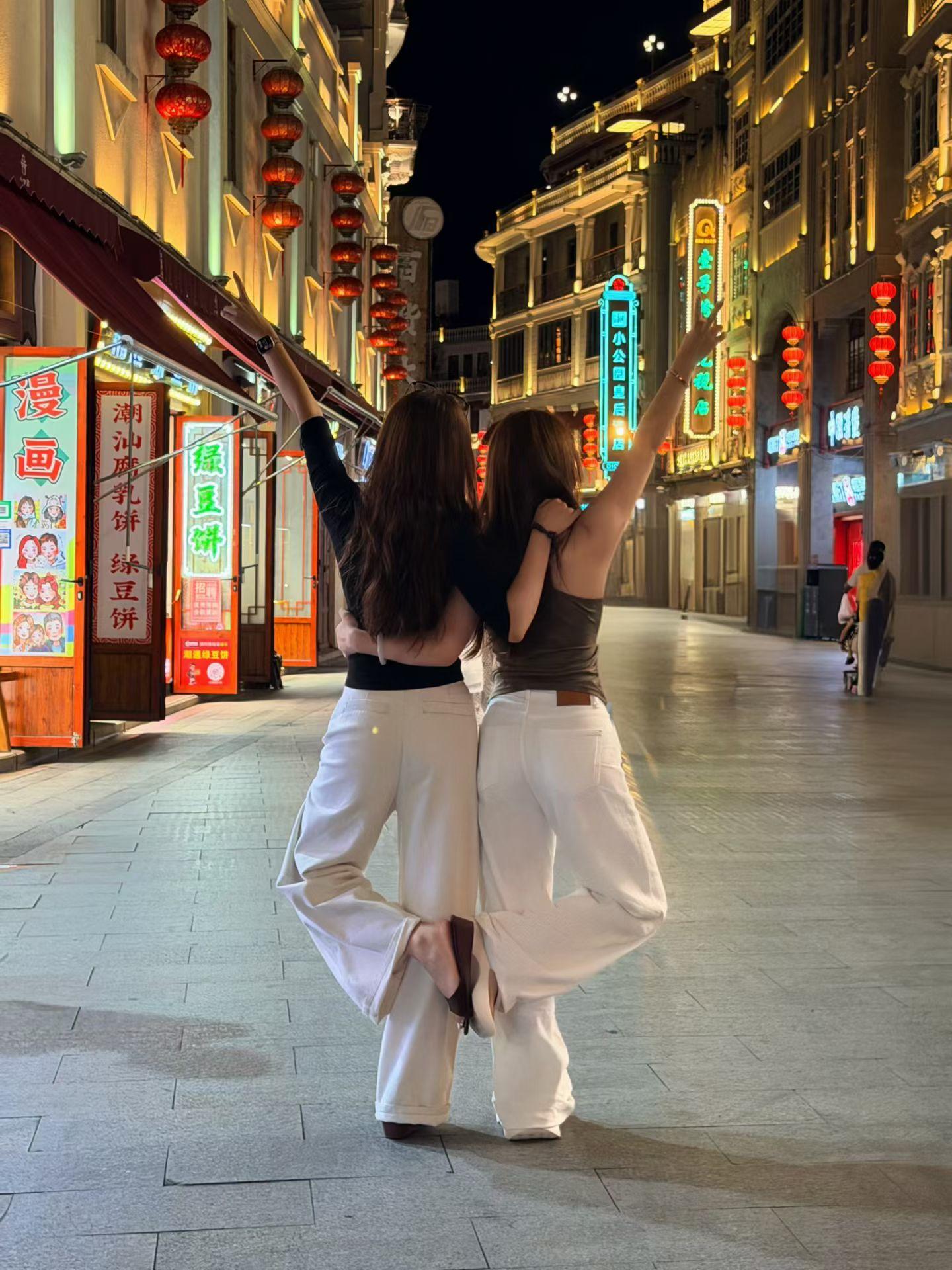 这里的风景真的好美🌿。我太喜欢这种感觉了——整个人都放松下来，自由又自在。
