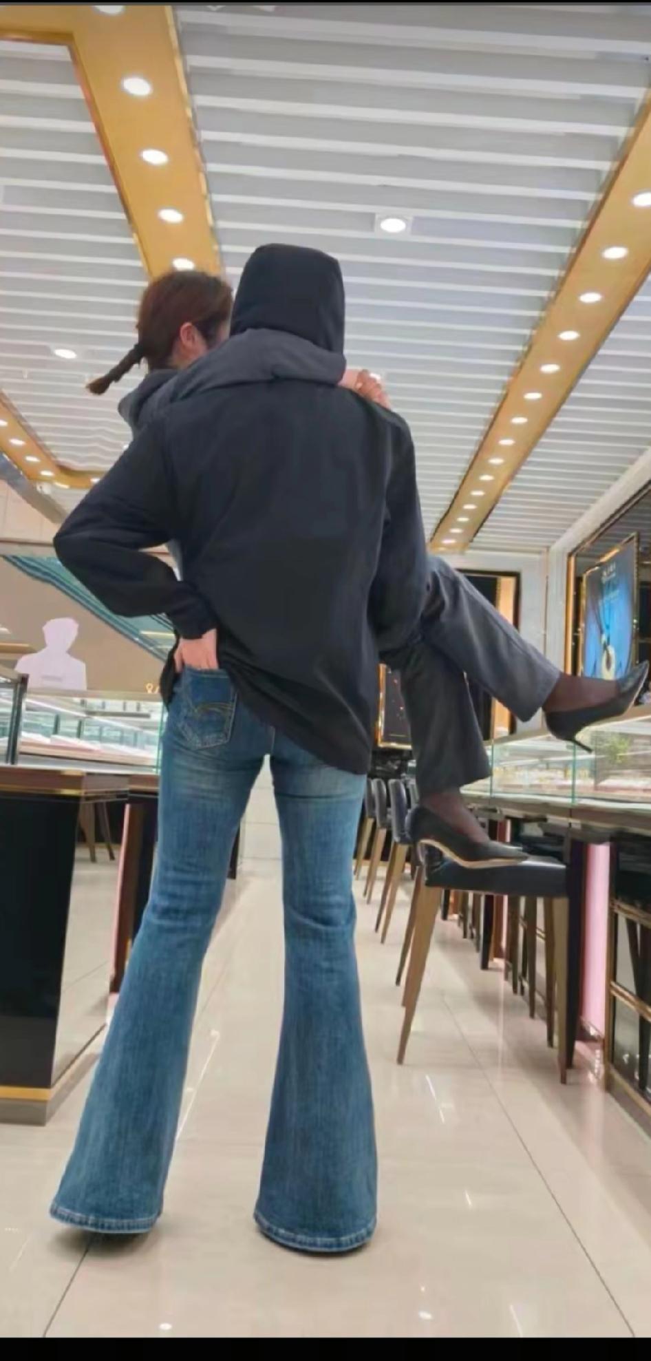 少妇的休闲时光[玫瑰][玫瑰][比心][比心]