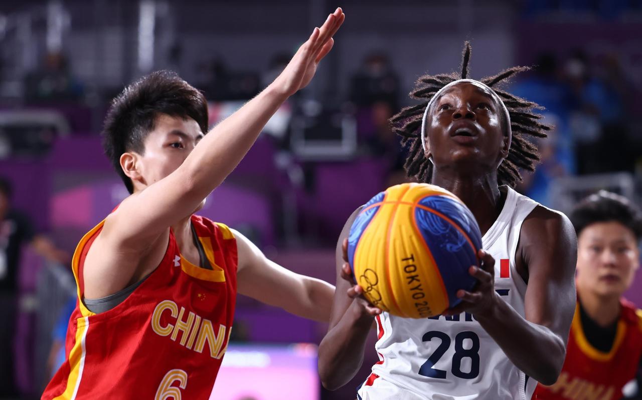 帮助中国女篮击败韩国女篮的隐性功臣横空出世！如果不是因为他在赛场上帮助中国女篮力