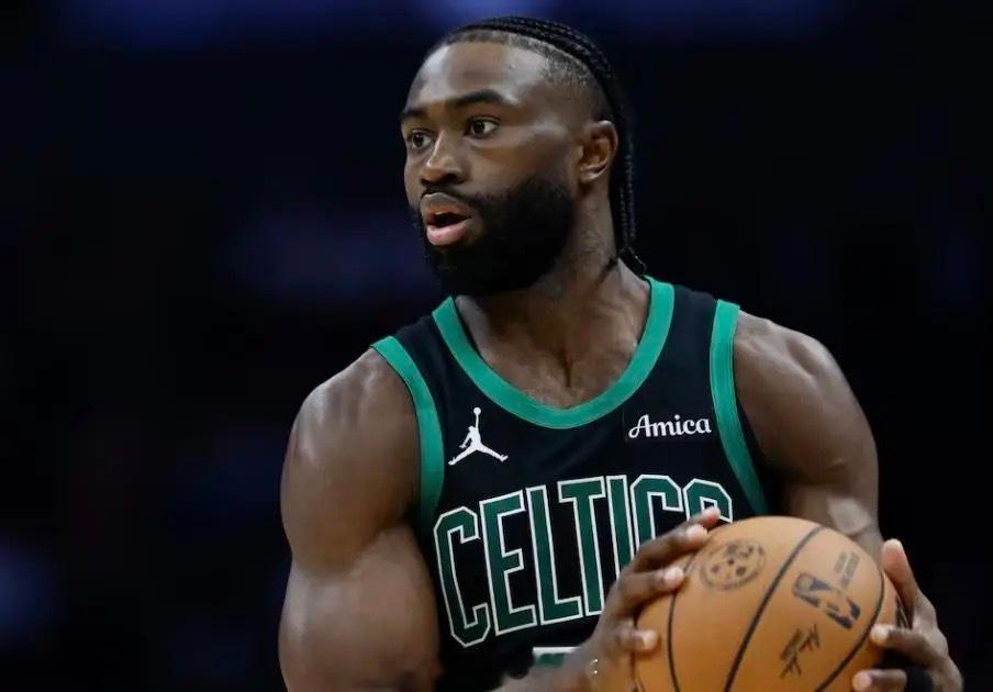 杰伦谈伤病：训练营时就存在，现在要根据检查结果再议NBA常规赛，凯尔特人客场11