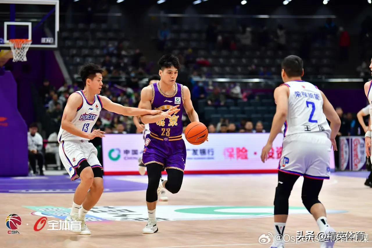证明之战！今年的CBA选秀大会状元秀陈国豪在蛰伏几场比赛后，在今晚面对天津的比赛
