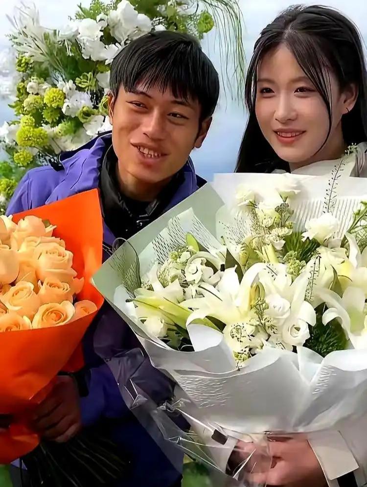 林北女友露脸神似奶茶妹妹
刚刚在网上看到这张照片，觉得林北女友露脸真的神似奶茶妹