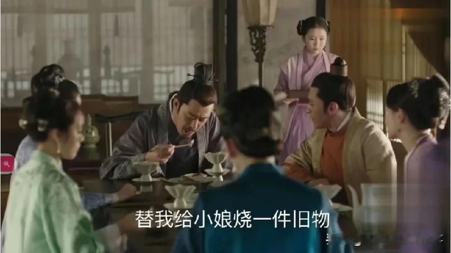 重温《知否》时，总有人疑惑：为啥这集梁晗能和女眷同席吃饭？
 
其实细想也不难理