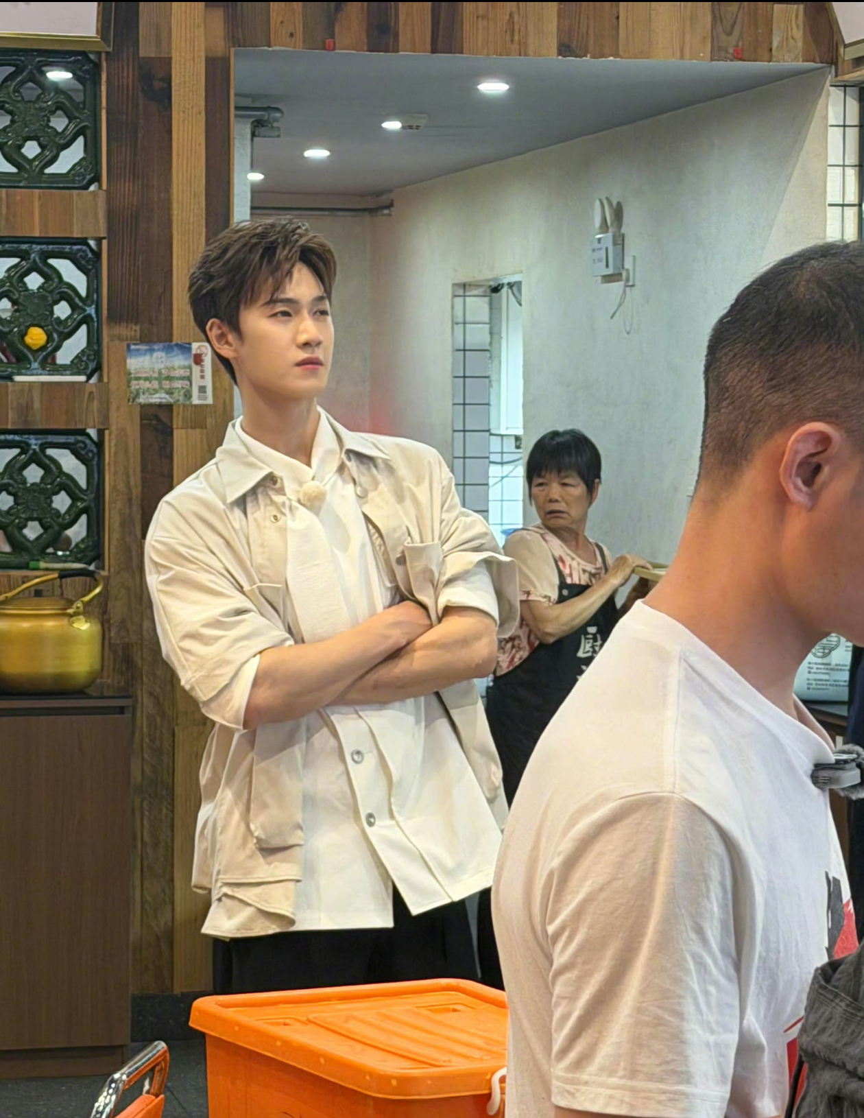 吃夜宵偶遇李昀锐啊啊啊 啥时候轮到我偶遇啊 看来我也得多出去走走了