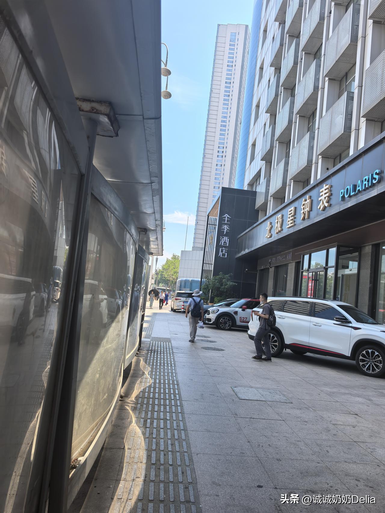 我们老两口这次威海烟台自由行所住酒店分别是华住会旗下的桔子和全季。
四月份在去广
