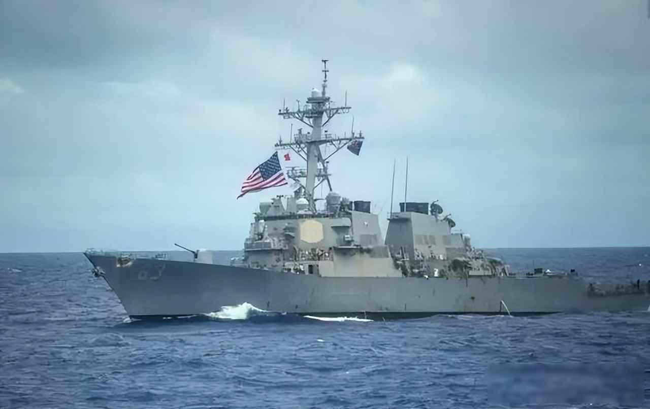 老张退休后天天蹲公园，邻居说他疯了，其实他在等一个人

老张今年六十二岁，刚退休