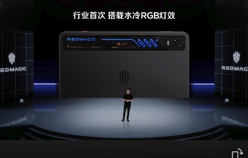 红魔游戏平板5 Pro性能拉满！第五代骁龙8至尊版加持，内存存储规格能打，搭配自