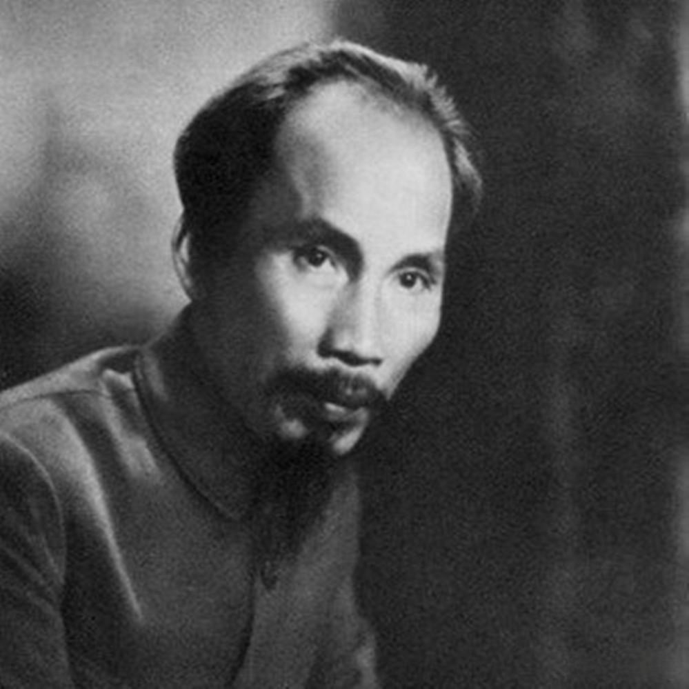 1950年，胡志明向斯大林提出，要10个步兵师的装备。斯大林说，越南同志的要求不