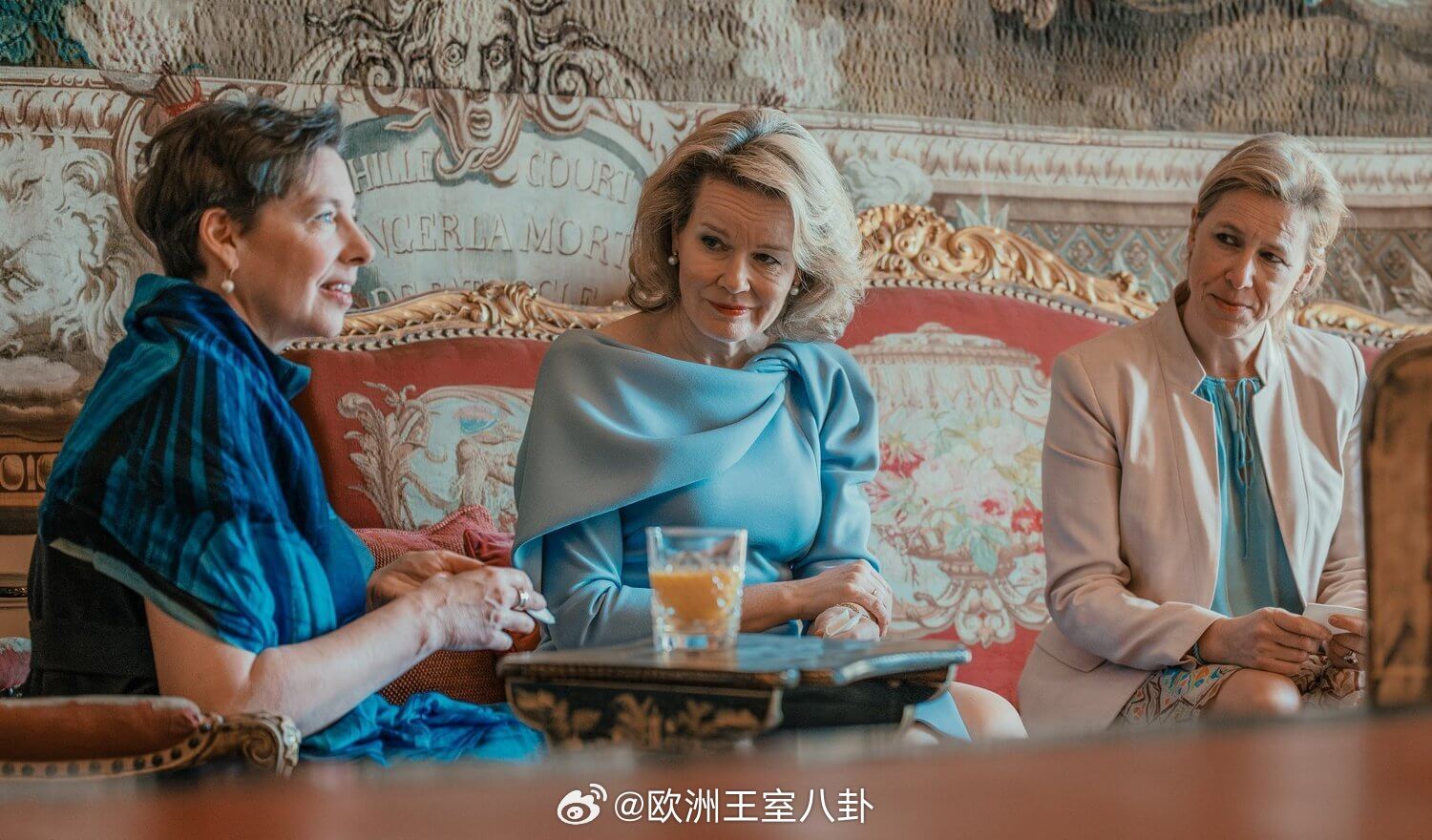 3.6 比利时国王菲利普和王后玛蒂尔德出席妇女节接待会，玛蒂尔德裙子来自nata