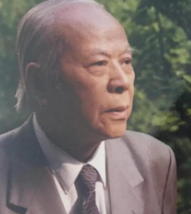 1985年，中国一高级干部访日期间，不顾多人劝阻非要去靖国神社，回国后就被中纪委