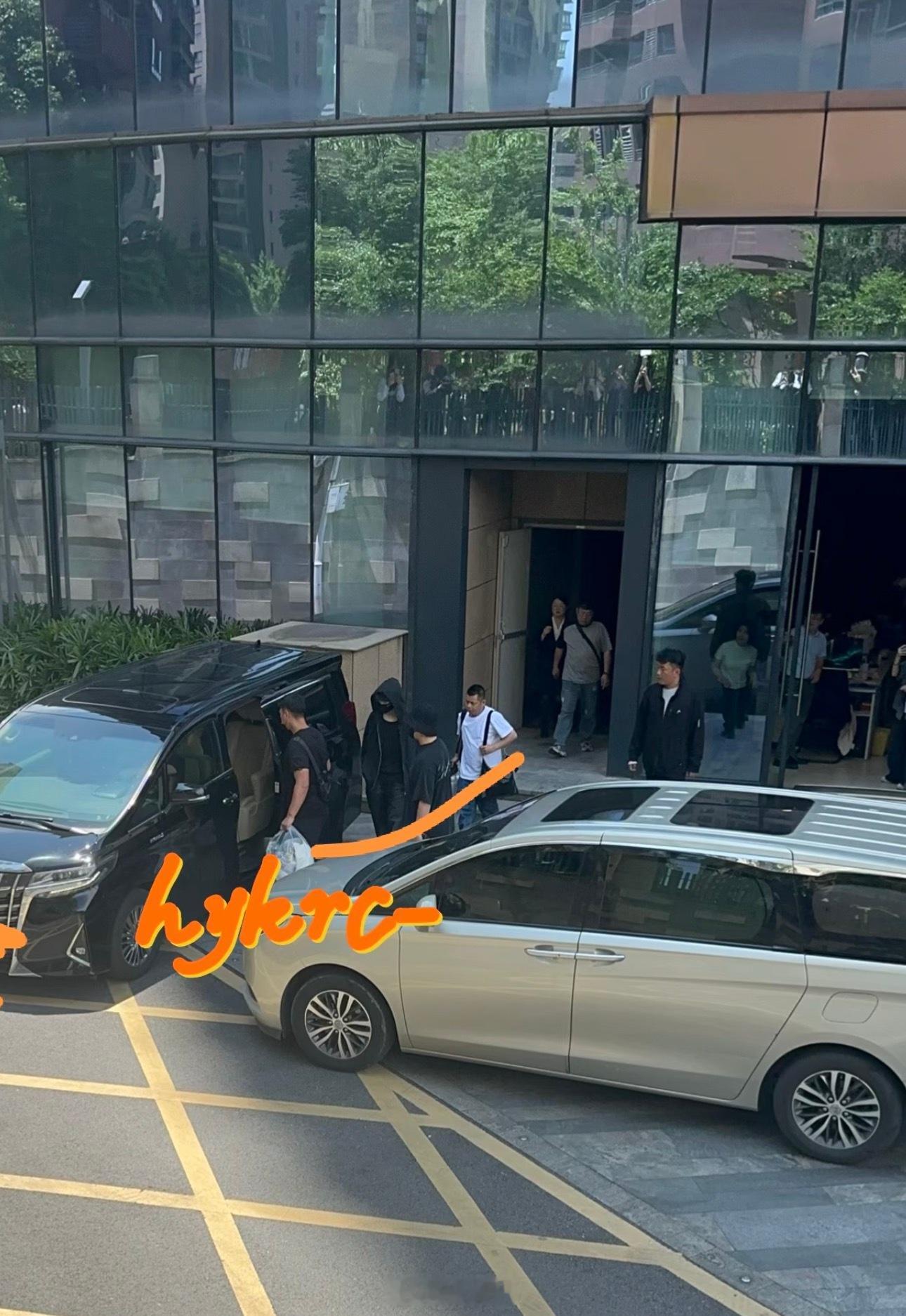 张真源出发录密室大逃脱张真源出发密室大逃脱录制 张真源出发录密室大逃脱了好期待啊
