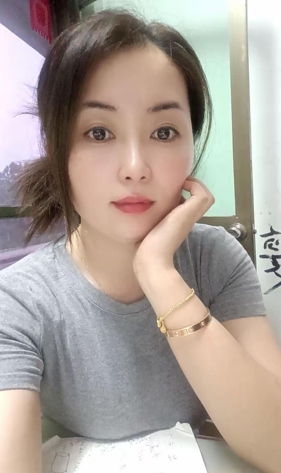 我见过有女的跟总经理出去开房，转头又跟自己部门经理开房。她对部门经理是真喜欢，对