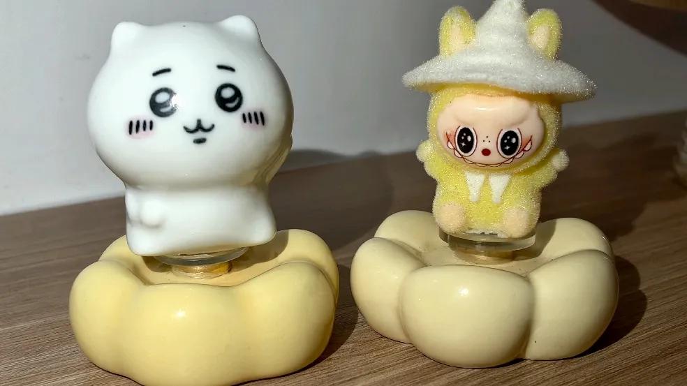 我读高中的时候
来了一个刚毕业的新老师
非常温柔，很漂亮！
我是她的课代表
毕业