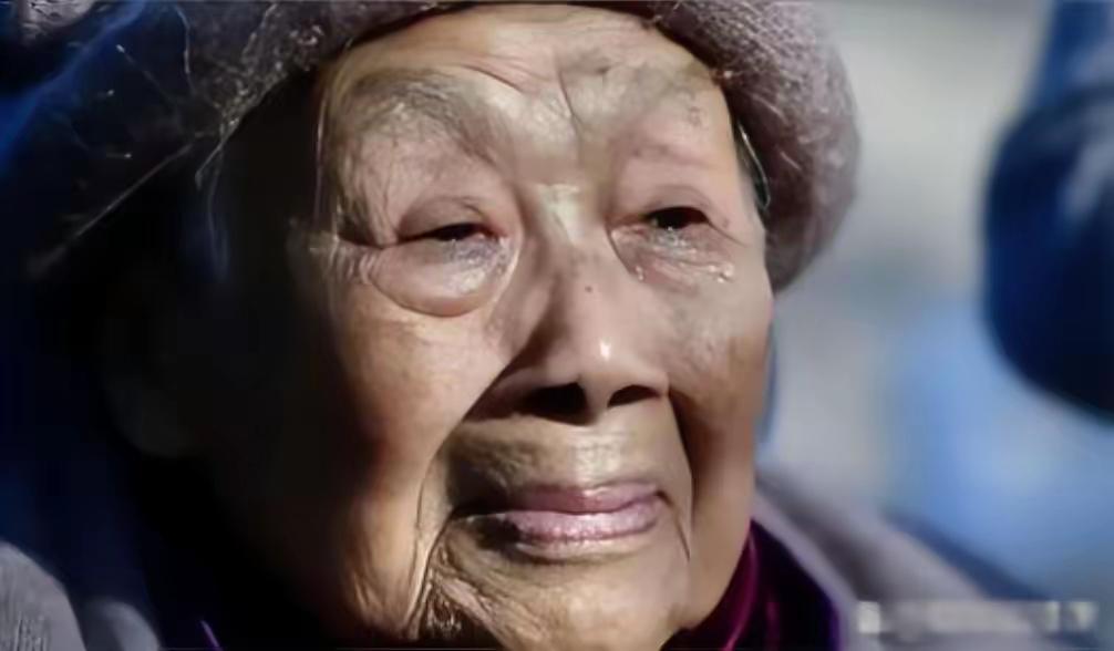 南京大虐杀期间，鬼子糟蹋女性糟蹋到啥地步？张纯如讲过：那时南京城没有哪个女的能躲