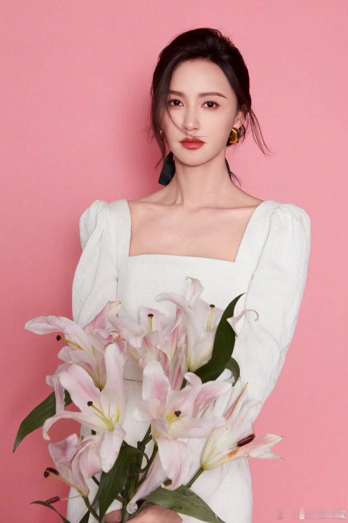 袁弘张歆艺结婚十周年 看袁弘张歆艺的互动就觉得婚姻没那么可怕，两个人能互相接住对