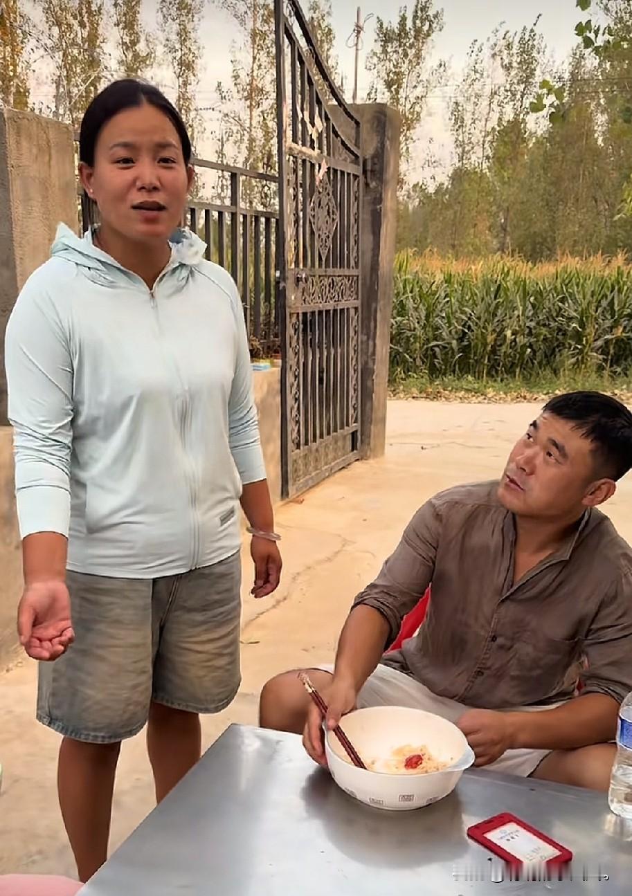 小故事！ 
    要说 这半熟，是个酒囊饭袋，真是一点没说错呀。他的肚子就像一