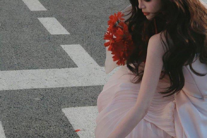 吴宣仪国剧盛典出发图吴宣仪国剧盛典红毯 吴宣仪国剧盛典红毯 