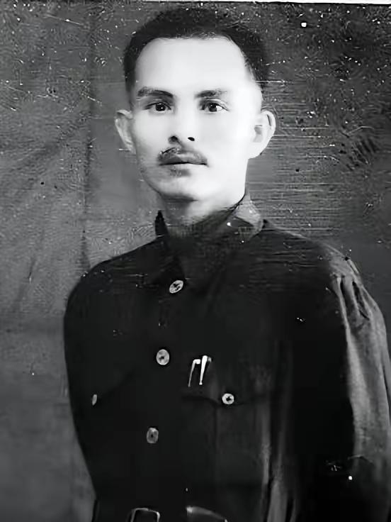 1931年，地下党符振中去大新酒店接头，到达预先说好的房间时，他发现里面坐了好几